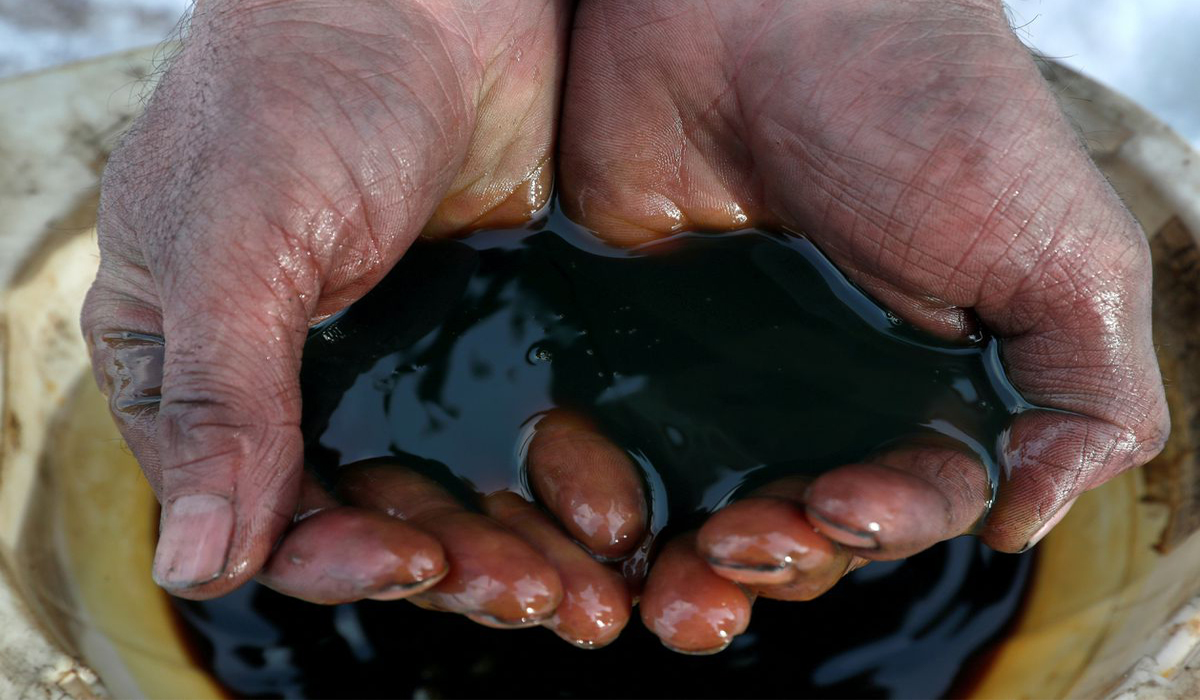 Saudi Arabia lowers light crude prices to Asia; US, Europe prices steady