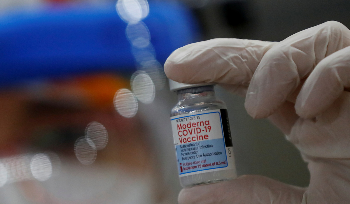 Moderna may be superior to Pfizer against Delta; breakthrough odds rise with time