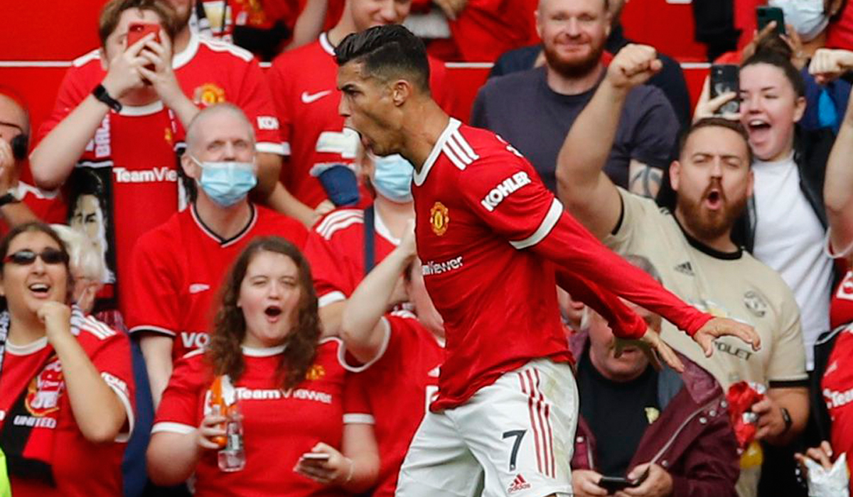 Ronaldo debut double as Man Utd thrash Newcastle to go top
