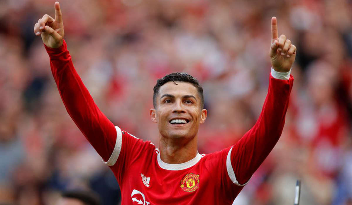Ronaldo takes United joint top with Chelsea, City win and Spurs slump