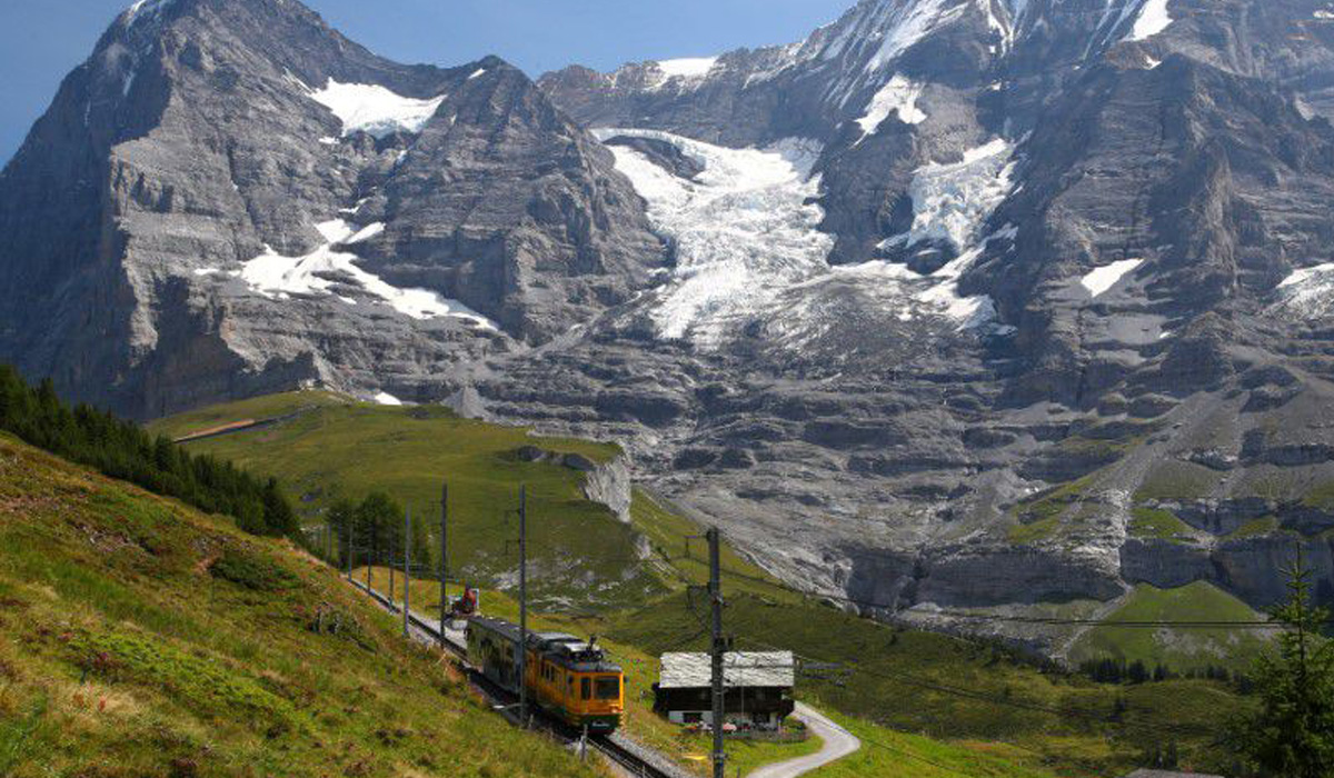 Swiss government rejects call to ban fossil fuels from 2050