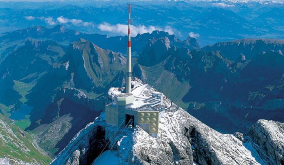 Scientists are trying to control lightning with a giant laser